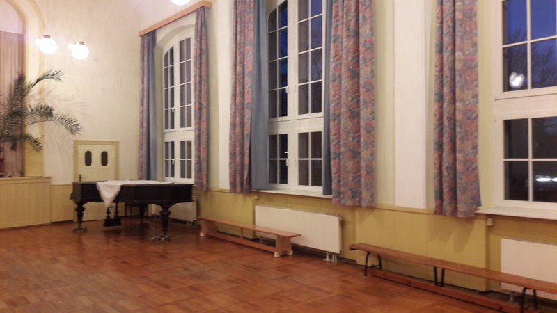Großer_Saal_Flügel_1.jpg